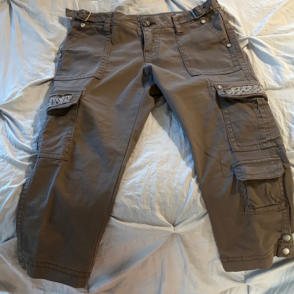 Miss Me Capri Y2K Lowrise cargo with lace, rhinestones and Pickets. EUC size 26